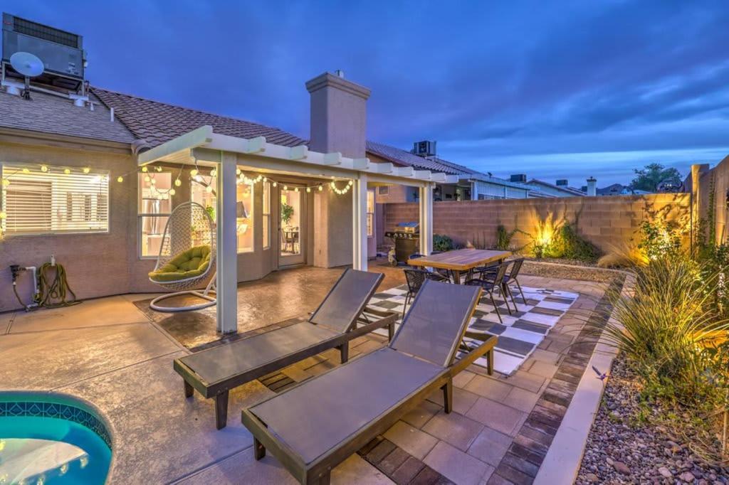 Sunset Swim - Modern Vegas Heated Pool Retreat Villa Henderson Exterior photo