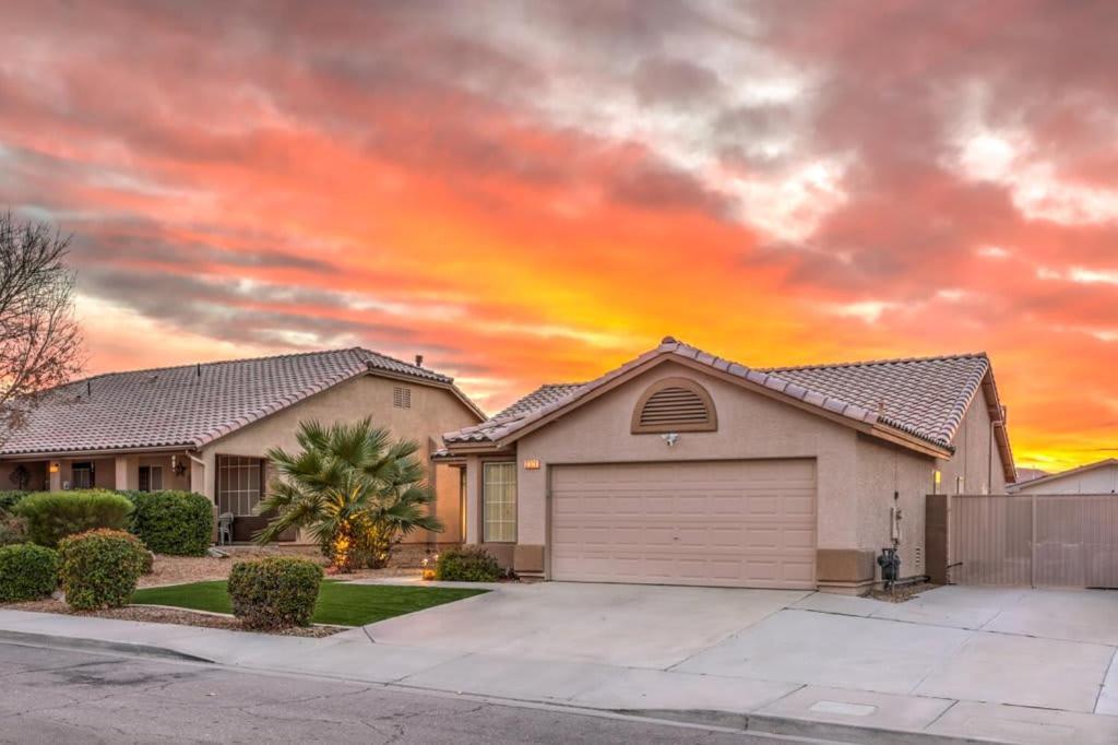 Sunset Swim - Modern Vegas Heated Pool Retreat Villa Henderson Exterior photo